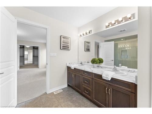 689 Brian Street, Fort Erie, ON - Indoor Photo Showing Bathroom