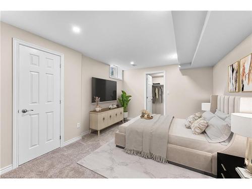 689 Brian Street, Fort Erie, ON - Indoor Photo Showing Bedroom