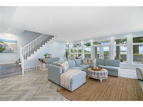 294 Prospect Point Road S, Ridgeway, ON - Indoor Photo Showing Living Room