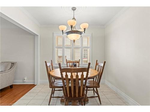 3533 Gainsborough Avenue, Niagara Falls, ON - Indoor Photo Showing Dining Room