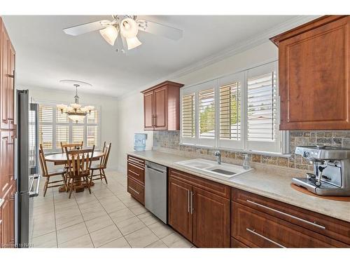 3533 Gainsborough Avenue, Niagara Falls, ON - Indoor Photo Showing Kitchen With Double Sink