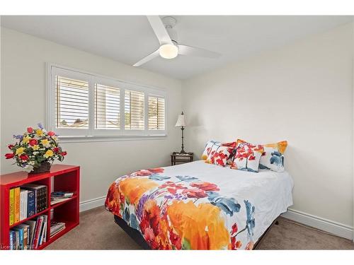 3533 Gainsborough Avenue, Niagara Falls, ON - Indoor Photo Showing Bedroom