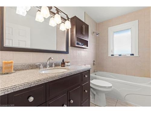 3533 Gainsborough Avenue, Niagara Falls, ON - Indoor Photo Showing Bathroom