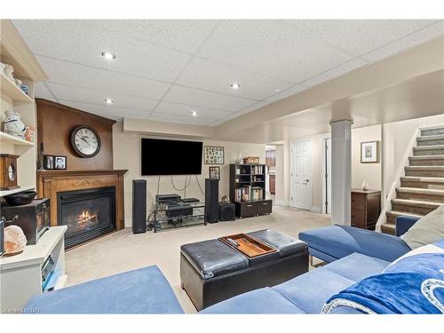 3533 Gainsborough Avenue, Niagara Falls, ON - Indoor Photo Showing Living Room With Fireplace