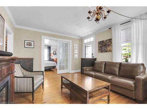 28 Johnson Street, Niagara-On-The-Lake, ON - Indoor Photo Showing Living Room