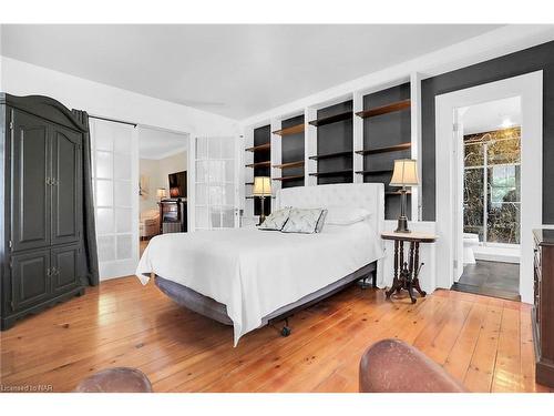 28 Johnson Street, Niagara-On-The-Lake, ON - Indoor Photo Showing Bedroom