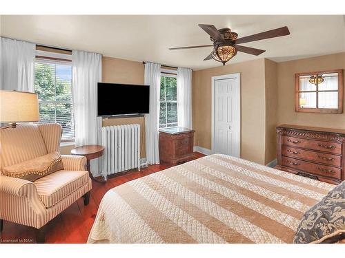 28 Johnson Street, Niagara-On-The-Lake, ON - Indoor Photo Showing Bedroom