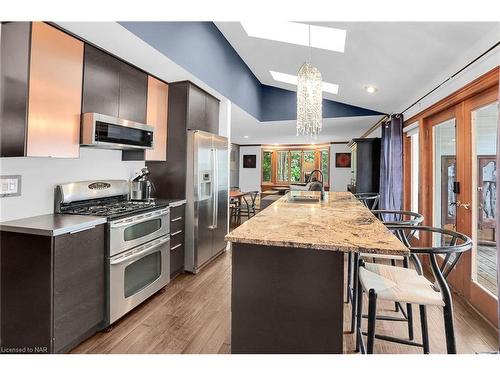 28 Johnson Street, Niagara-On-The-Lake, ON - Indoor Photo Showing Kitchen With Upgraded Kitchen