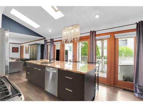 28 Johnson Street, Niagara-On-The-Lake, ON - Indoor Photo Showing Kitchen With Upgraded Kitchen