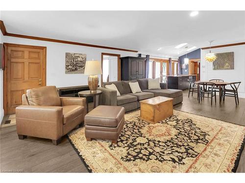 28 Johnson Street, Niagara-On-The-Lake, ON - Indoor Photo Showing Living Room