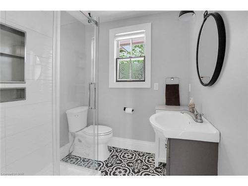 28 Johnson Street, Niagara-On-The-Lake, ON - Indoor Photo Showing Bathroom