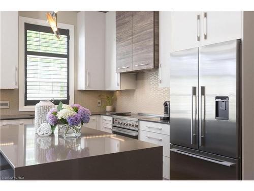 8-2 Black Walnut Common, St. Catharines, ON - Indoor Photo Showing Kitchen With Upgraded Kitchen