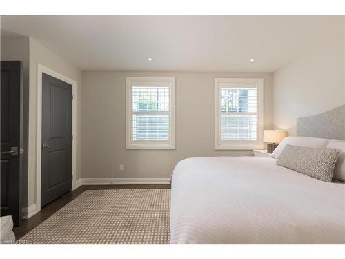 8-2 Black Walnut Common, St. Catharines, ON - Indoor Photo Showing Bedroom