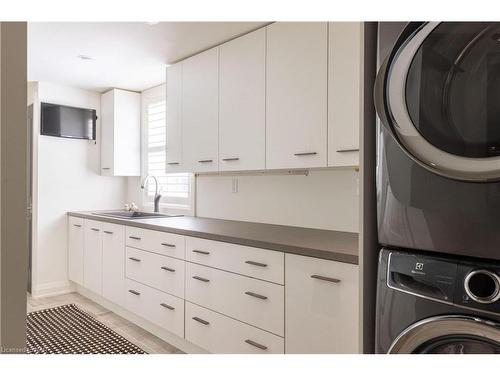 8-2 Black Walnut Common, St. Catharines, ON - Indoor Photo Showing Laundry Room