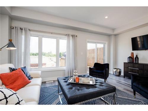 3631 Hibbard Street, Ridgeway, ON - Indoor Photo Showing Living Room