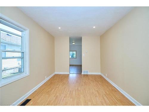 6602 Barker Street, Niagara Falls, ON - Indoor Photo Showing Other Room