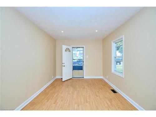 6602 Barker Street, Niagara Falls, ON - Indoor Photo Showing Other Room