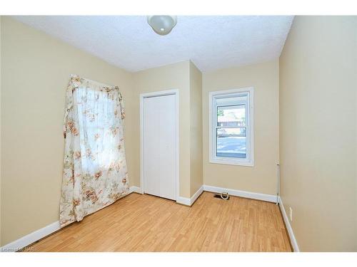 6602 Barker Street, Niagara Falls, ON - Indoor Photo Showing Other Room