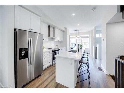 8 Mulhollard Lane, Hamilton, ON - Indoor Photo Showing Kitchen With Upgraded Kitchen