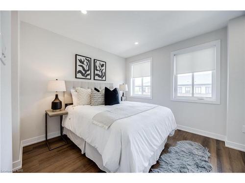 8 Mulhollard Lane, Hamilton, ON - Indoor Photo Showing Bedroom