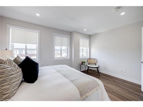 8 Mulhollard Lane, Hamilton, ON - Indoor Photo Showing Bedroom