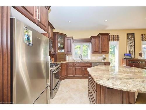 655 Albert Street, Fort Erie, ON - Indoor Photo Showing Kitchen