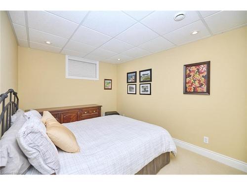 655 Albert Street, Fort Erie, ON - Indoor Photo Showing Bedroom