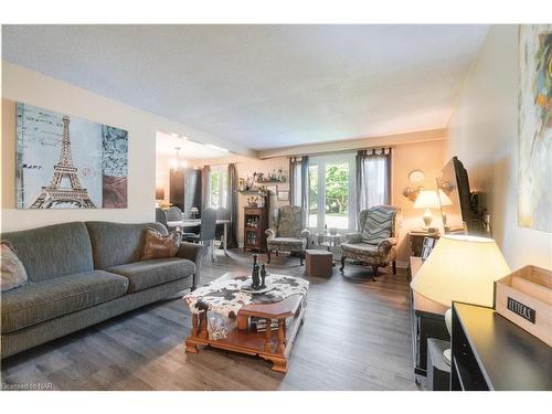 262 First Avenue, Welland, ON - Indoor Photo Showing Living Room