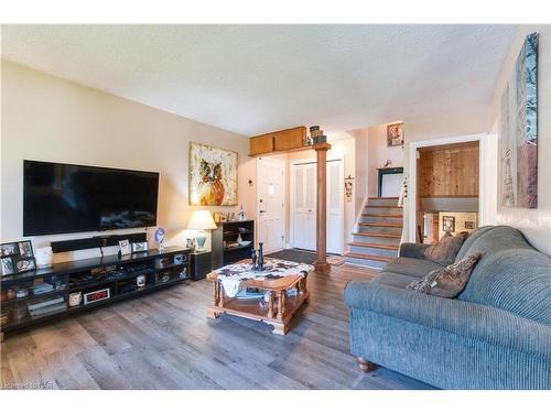 262 First Avenue, Welland, ON - Indoor Photo Showing Living Room