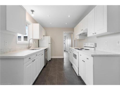 1 Thornton Street, St. Catharines, ON - Indoor Photo Showing Kitchen