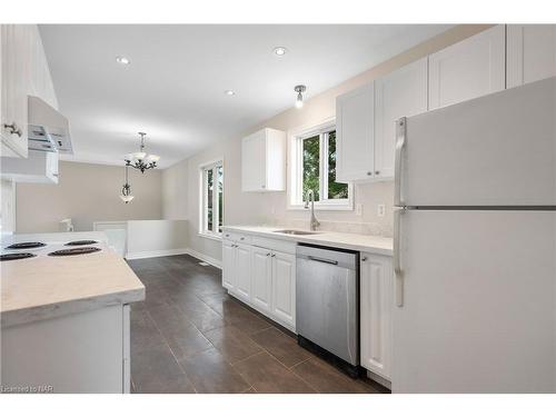 1 Thornton Street, St. Catharines, ON - Indoor Photo Showing Kitchen