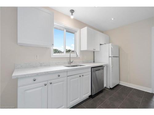 1 Thornton Street, St. Catharines, ON - Indoor Photo Showing Kitchen