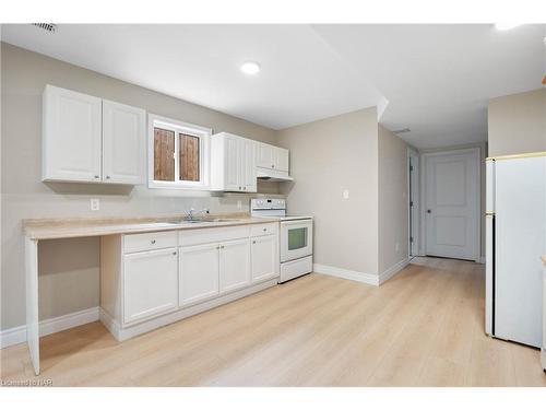 1 Thornton Street, St. Catharines, ON - Indoor Photo Showing Kitchen