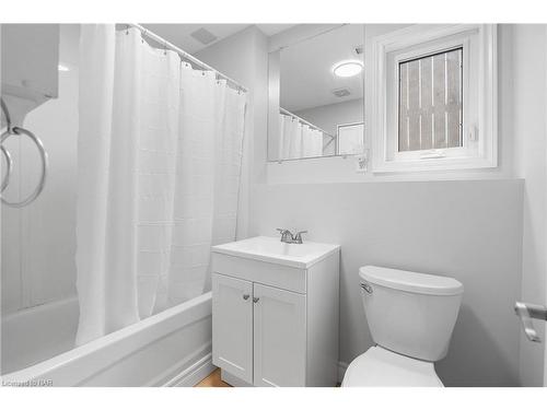 1 Thornton Street, St. Catharines, ON - Indoor Photo Showing Bathroom