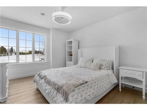 338 Hwy 20 W, Fenwick, ON - Indoor Photo Showing Bedroom