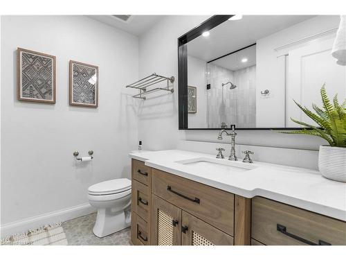 338 Hwy 20 W, Fenwick, ON - Indoor Photo Showing Bathroom