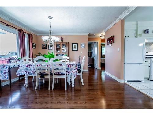 7885 Salisbury Place, Niagara Falls, ON - Indoor Photo Showing Dining Room