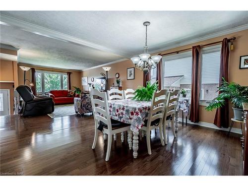 7885 Salisbury Place, Niagara Falls, ON - Indoor Photo Showing Dining Room