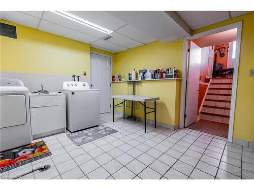 7885 Salisbury Place, Niagara Falls, ON - Indoor Photo Showing Laundry Room