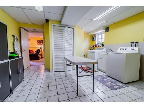7885 Salisbury Place, Niagara Falls, ON - Indoor Photo Showing Laundry Room