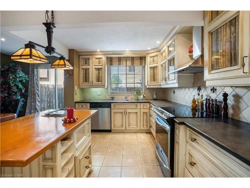 7-6910 Kalar Road, Niagara Falls, ON - Indoor Photo Showing Kitchen