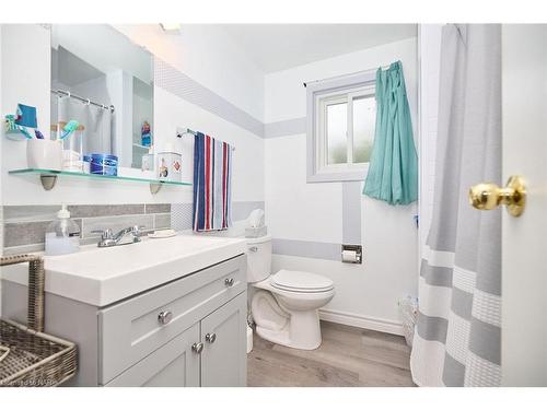 17 Exeter Drive, St. Catharines, ON - Indoor Photo Showing Bathroom