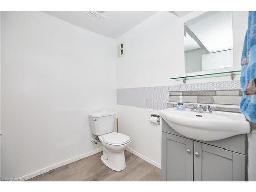 17 Exeter Drive, St. Catharines, ON - Indoor Photo Showing Bathroom