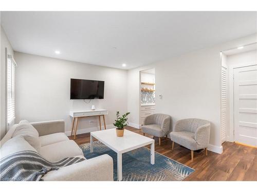 126 Catherine Street, Fort Erie, ON - Indoor Photo Showing Living Room