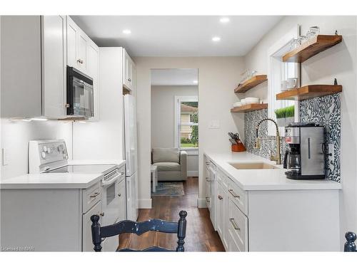 126 Catherine Street, Fort Erie, ON - Indoor Photo Showing Kitchen