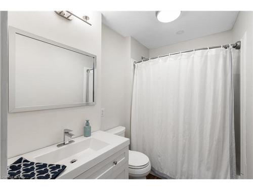 126 Catherine Street, Fort Erie, ON - Indoor Photo Showing Bathroom