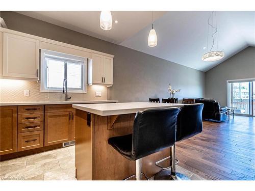 8 Berkshire Drive, St. Catharines, ON - Indoor Photo Showing Kitchen