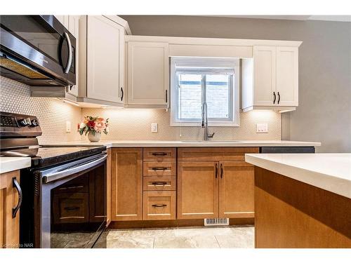 8 Berkshire Drive, St. Catharines, ON - Indoor Photo Showing Kitchen