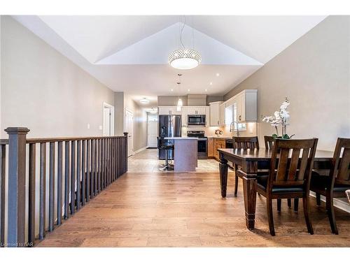 8 Berkshire Drive, St. Catharines, ON - Indoor Photo Showing Dining Room