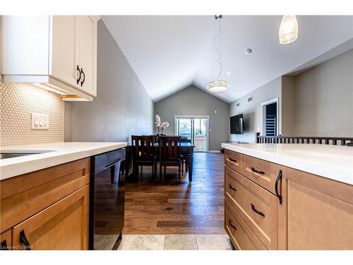 8 Berkshire Drive, St. Catharines, ON - Indoor Photo Showing Kitchen